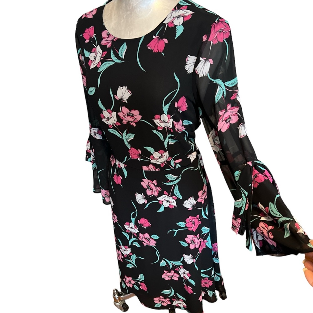 Like New Nine West Women’s Floral dress sheer and bell sleeves with bows size 10